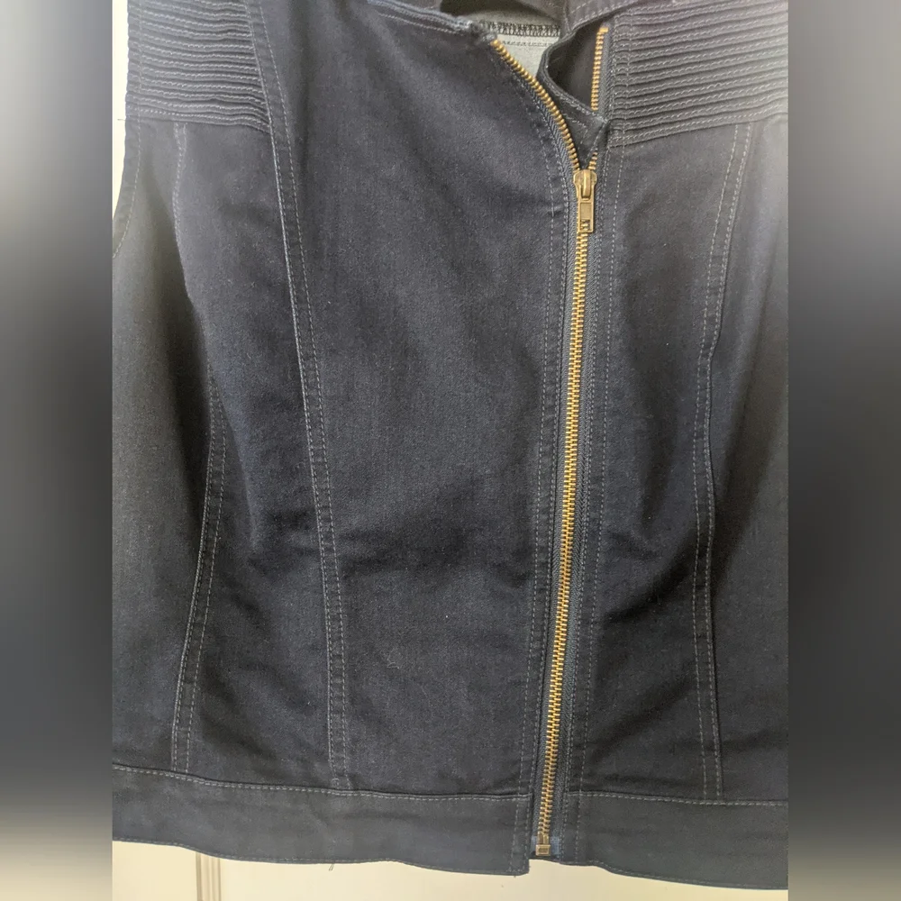 Hollywood & Vine Women's Denim Vest - Picture 2 of 5